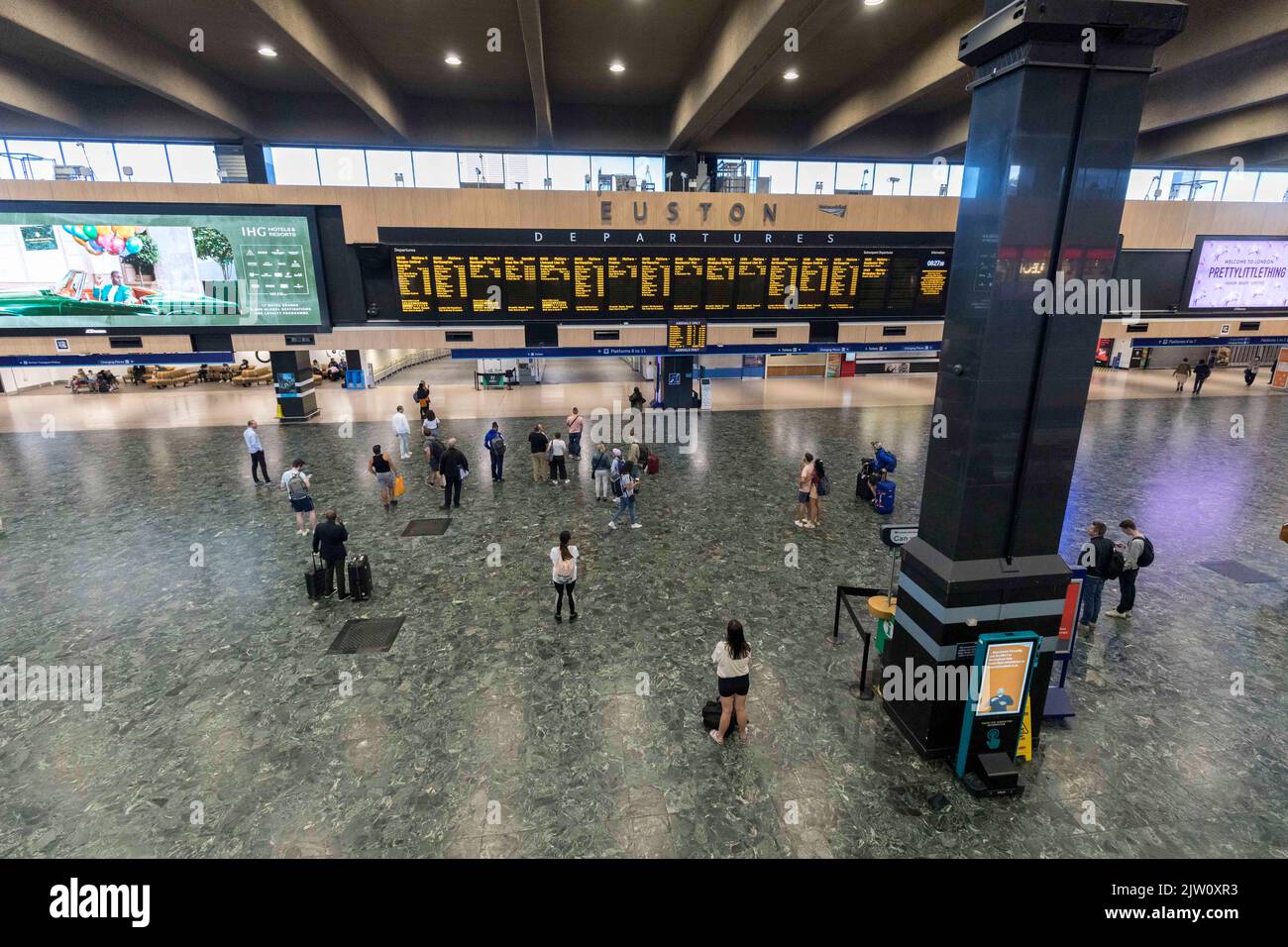 Un altro giorno di sciopero ferroviario si svolge oggi sotto la guida del sindacato RMT. Il servizio ferroviario è notevolmente ridotto e parte dalle 7am del mattino. Nella foto: Viaggio Foto Stock