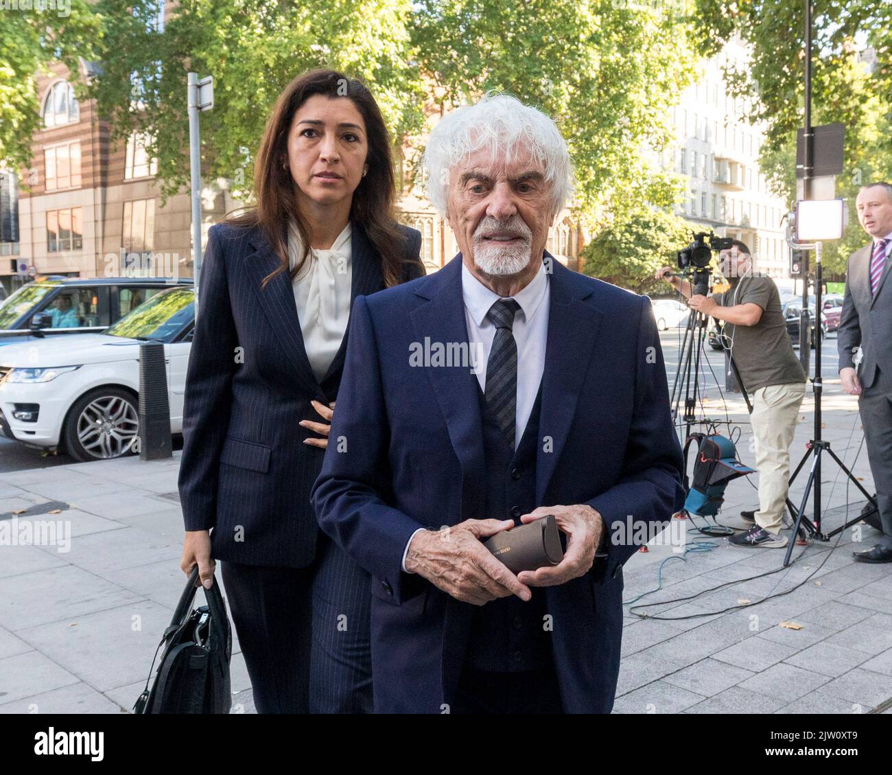 Bernie Ecclestone appare questa mattina alla Corte dei Magistrati di Westminster per la presunta mancata dichiarazione di 400 milioni di sterline di asset esteri al G Foto Stock