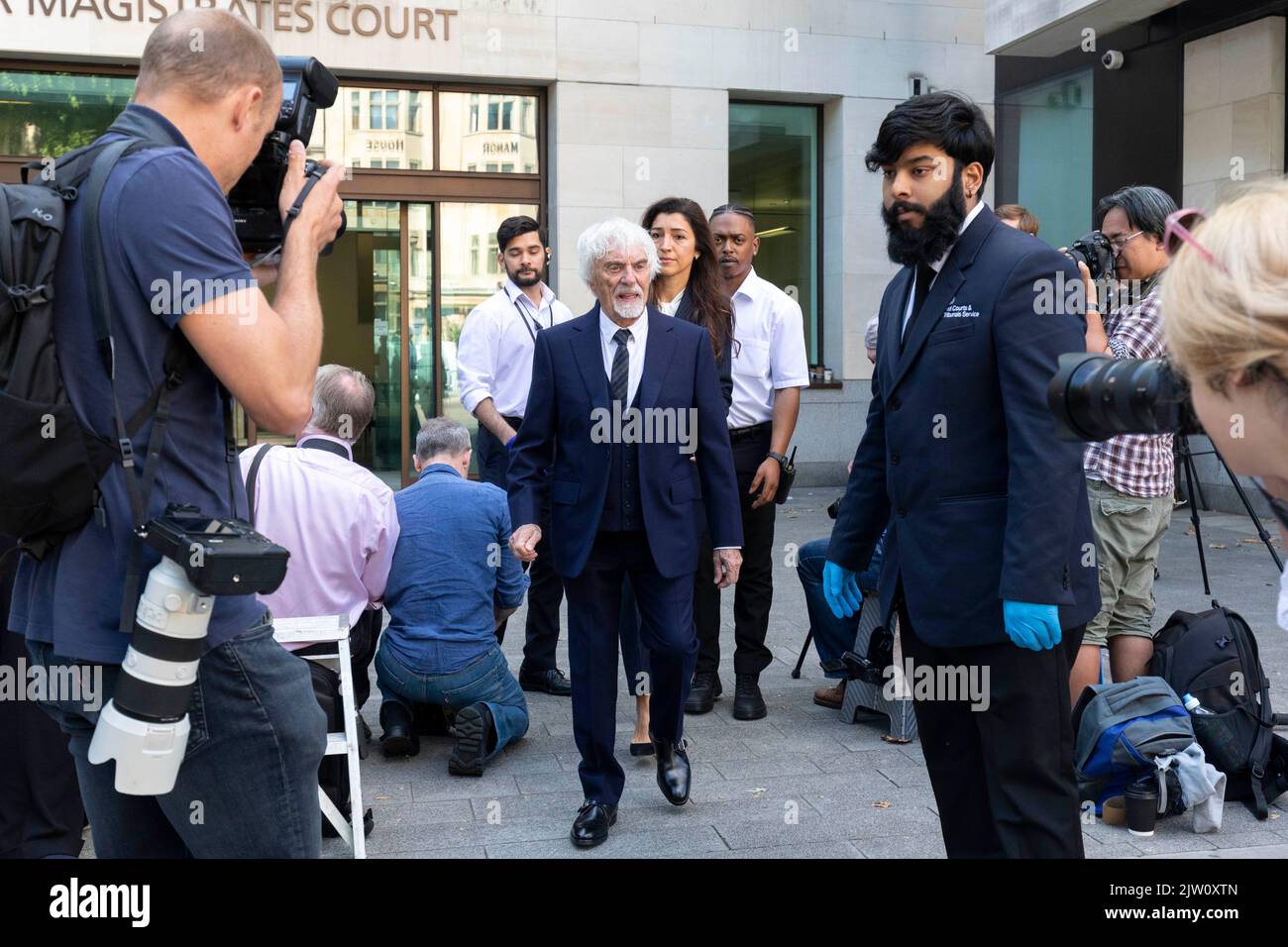 Bernie Ecclestone lascia Westminster Magistrates Court questa mattina. Immagine scattata il 22nd ago 2022. © Belinda Jiao jiao.bilin@gmail.com 07598931257 Foto Stock