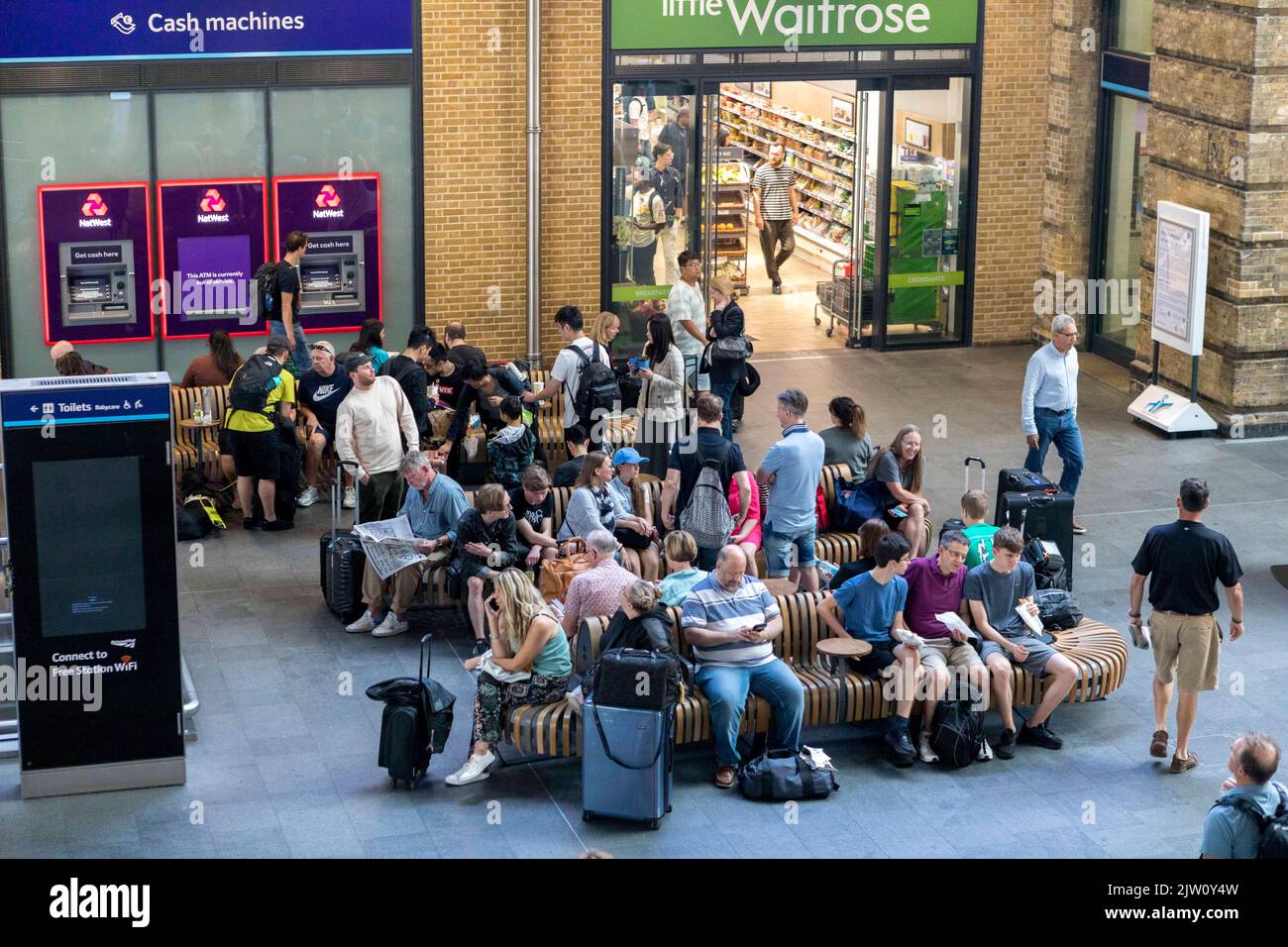 I vacanzieri hanno visto affollarsi la stazione ferroviaria di King’s Cross durante il fine settimana delle vacanze in banca. Immagine scattata il 27th ago 2022. © Belinda Jiao jiao.bilin@gmai Foto Stock