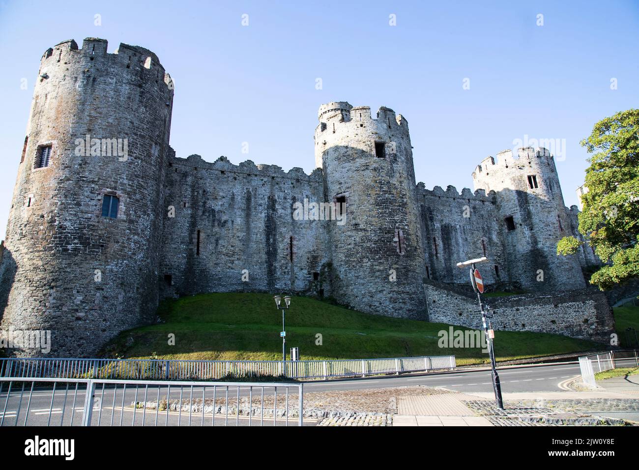 Conwy Castello visto da Nord mostrando la Cappella, la Camera della Regina e le torri cucina costruito da Edoardo 1 nel 1285 e ancora molto ben conservato Foto Stock