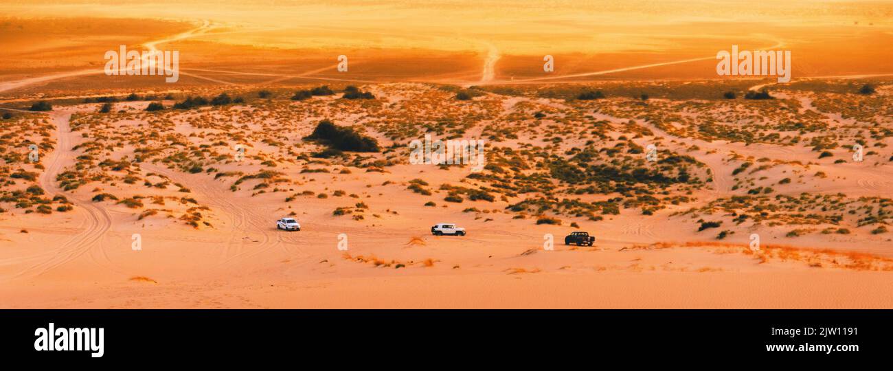 Auto nel deserto. Un'immagine di al Ahsa, Arabia Saudita. Foto Stock
