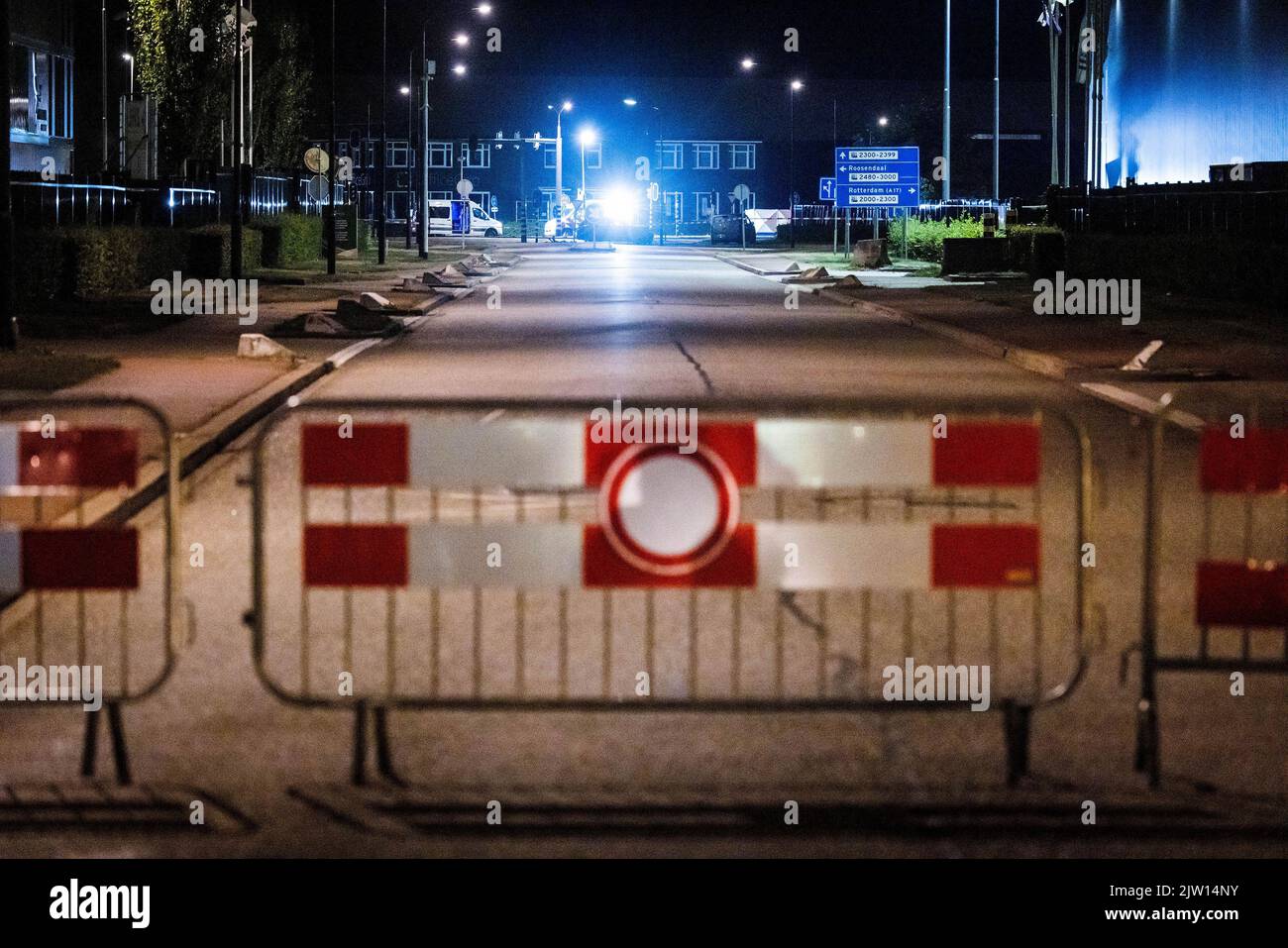 2022-09-02 21:48:31:19 OUD GASTEL - la polizia stanno investigando l'intersezione del Blauwhekken. Diverse persone sono state uccise e ferite in un incidente stradale al Blauwhekken. Due auto si scontrarono tra loro. Uno dei conducenti è stato arrestato. ANP JEFFREY GROENEWEG olanda fuori - belgio fuori Foto Stock