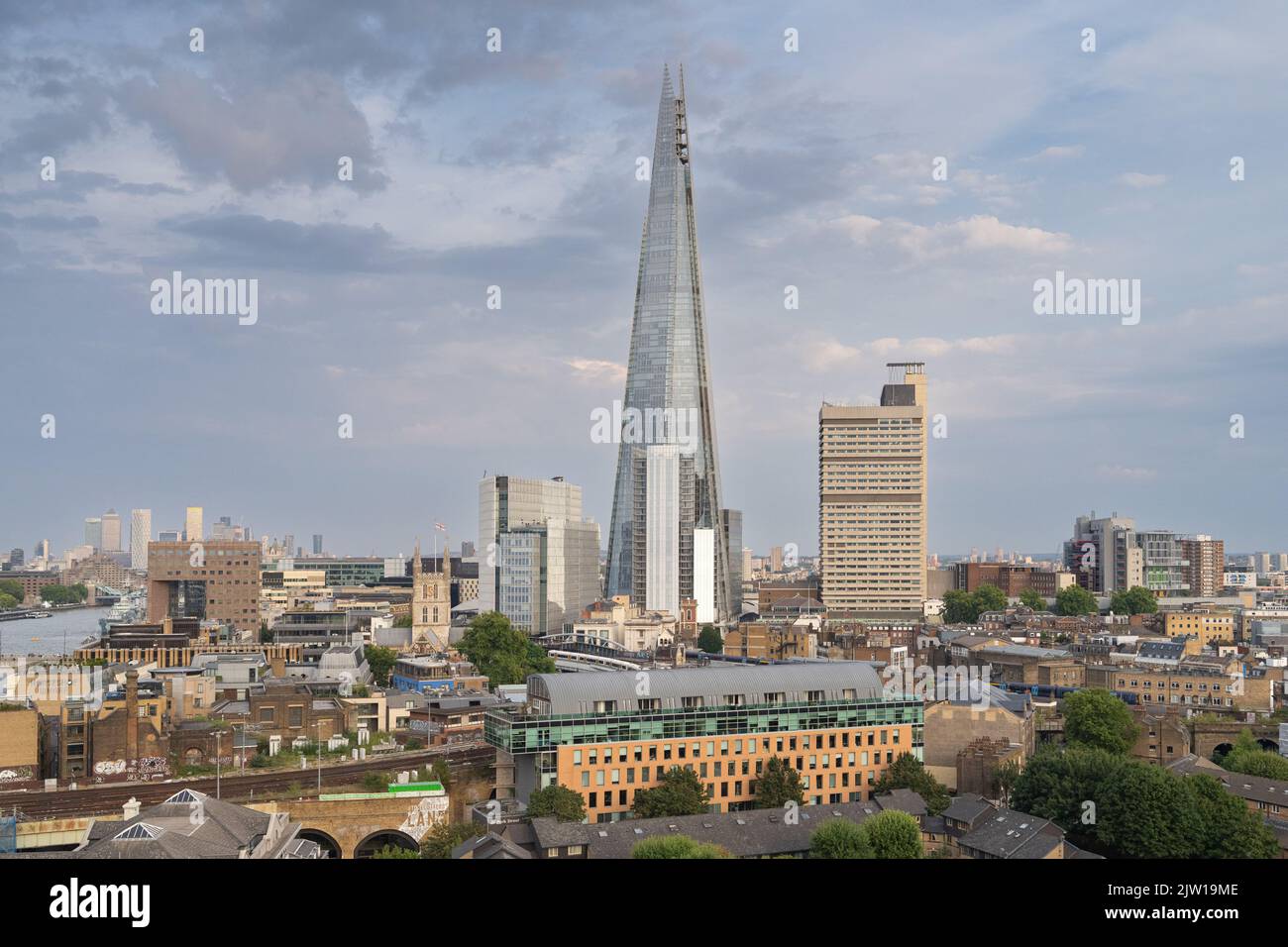 Shard London Bridge da Southwark Bridge Road, Bankside Foto Stock