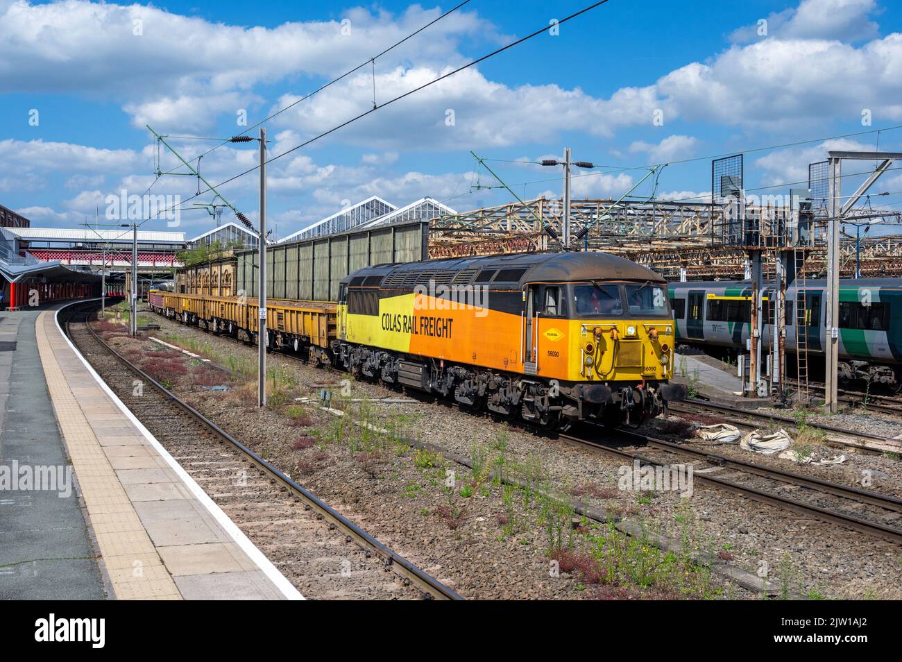 56090 6K39 1339 Crewe per Longport a Crewe. 8th agosto 2022. Foto Stock