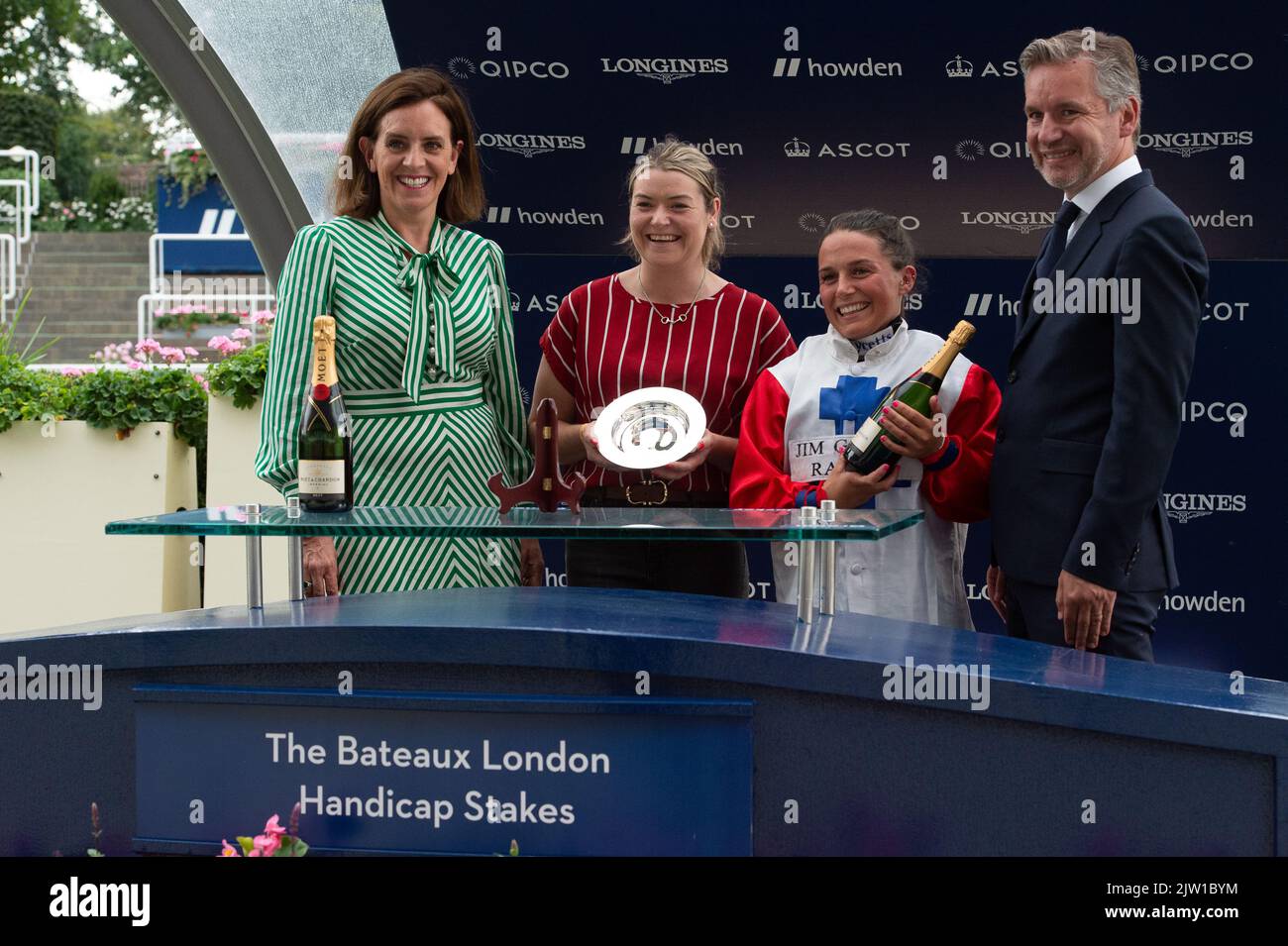 Ascot, Berkshire, Regno Unito. 2nd Settembre 2022. Horse Sound of Iona guidato dal jockey Amie Waugh vince i Bateaux London Fillies' handicap Stakes all'Ascot Racecourse Weekend di settembre. Proprietario MR e Mrs G Grant e i pretendenti riluttanti. Allenatore Jim Goldie, Glasgow. Credit: Maureen McLean/Alamy Live News Foto Stock