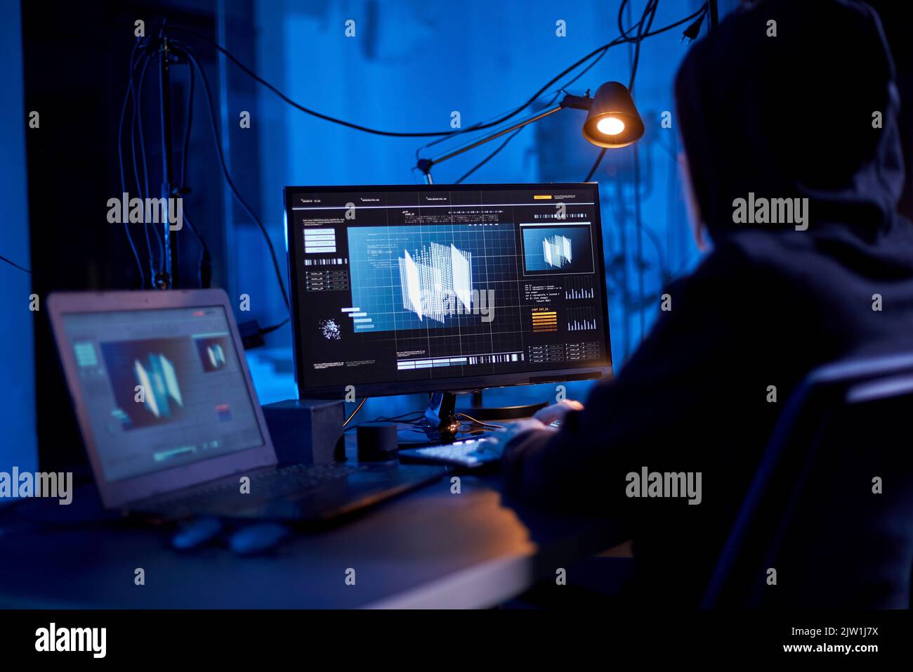 programmatore che lavora con la grafica 3d sul computer Foto Stock