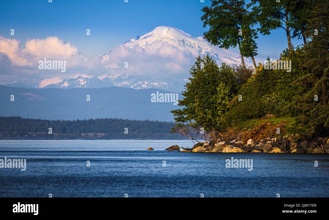 Monte Baker da Orcas Island, Washington Foto Stock