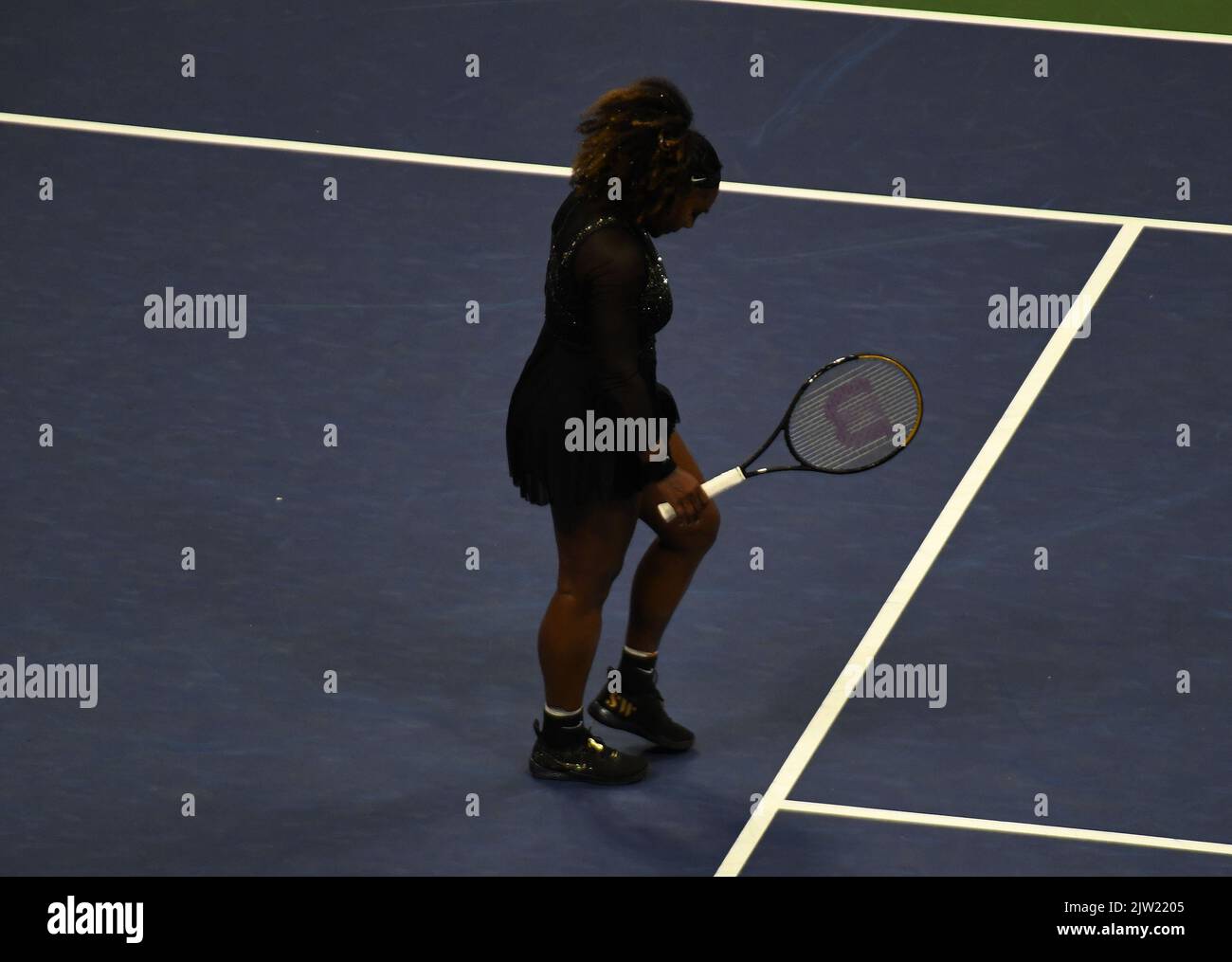 New York, Stati Uniti. 02nd Set, 2022. New York Flushing Meadows US Open Day 5 02/09/2022 Serena Williams (USA) perde il terzo round match, l'ultima partita di una carriera illustre che si estende per tre decenni e ha vinto 23 titoli Grand Slam Credit: Roger Parker/Alamy Live News Foto Stock