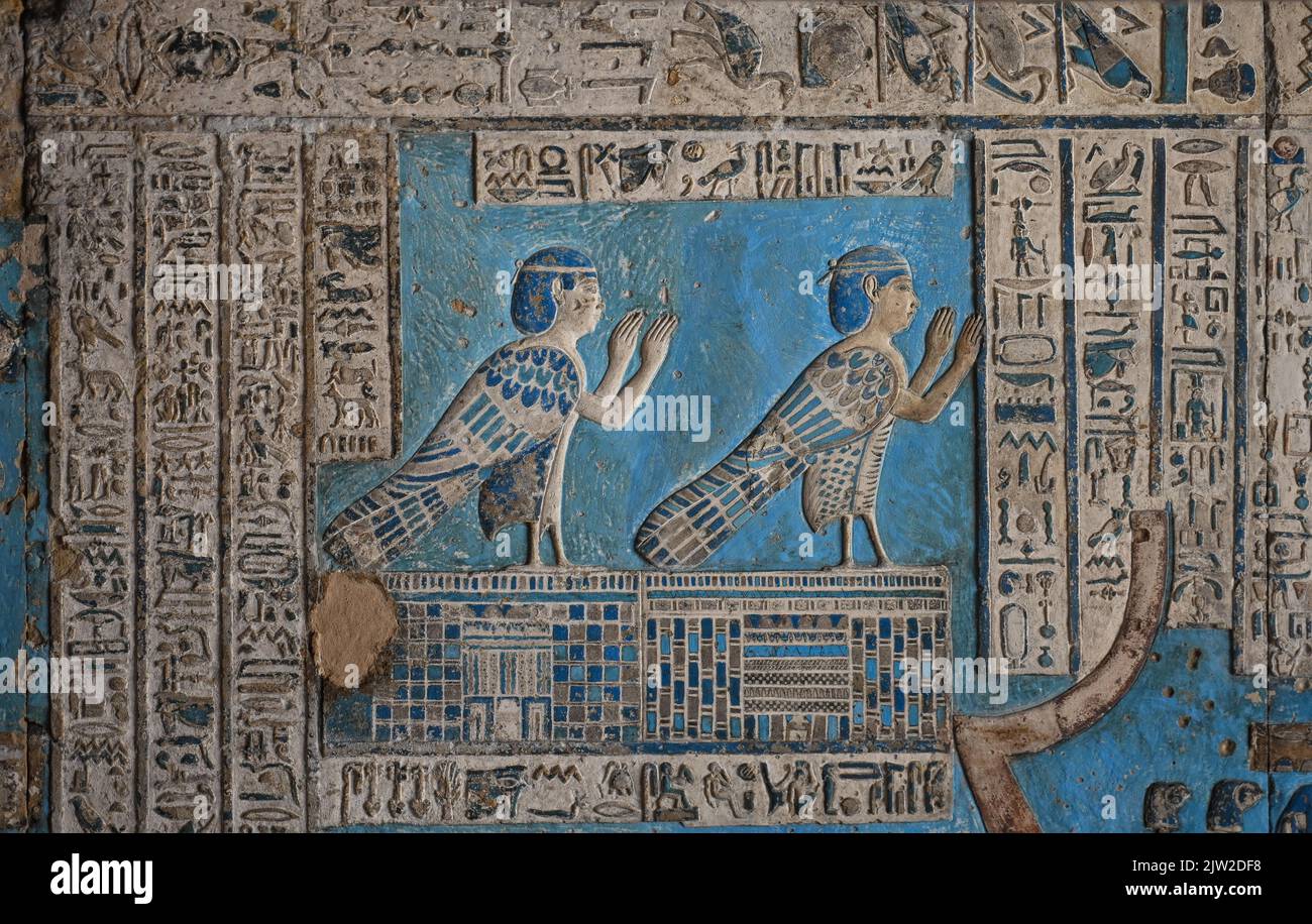 Harpies Birdmen, solaio, grande vestibolo pronao, Tempio di Hathor, Dendera, Qina, Egitto Foto Stock