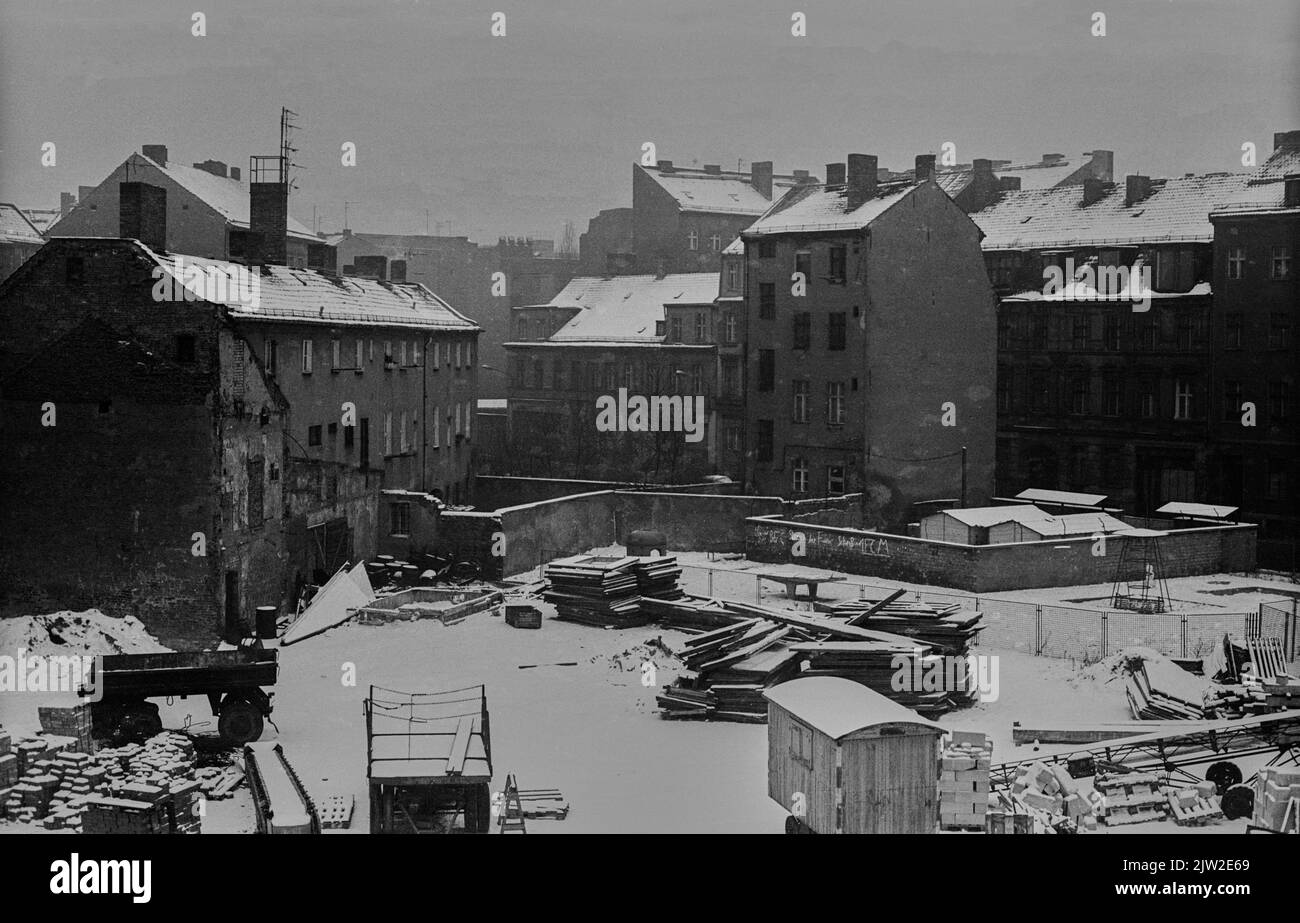 GDR, Berlino, 16. 02. 1980, Auguststrasse in inverno, terra di mugnamento, guardando verso sud, visto dal n. 50A Foto Stock