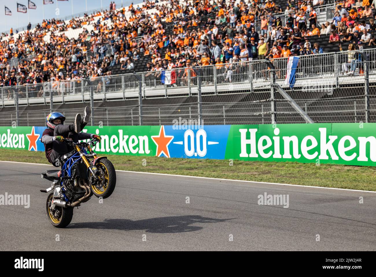 Acrobazie di animazione durante la Formula 1 Heineken Dutch Grand Prix 2022, 15th° round del Campionato del mondo FIA di Formula uno 2022 dal 2 al 4 settembre 2022 sul circuito di Zandvoort, in Olanda, Belgio - Photo Germain Hazard / DPPI Foto Stock