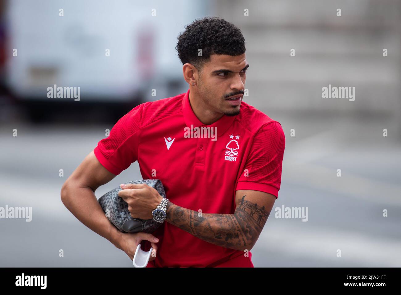 Morgan Gibbs-White #10 di Nottingham Forest arriva prima della partita della Premier League Nottingham Forest vs Bournemouth a City Ground, Nottingham, Regno Unito, 3rd settembre 2022 (Foto di Ritchie Sumpter/News Images) Foto Stock