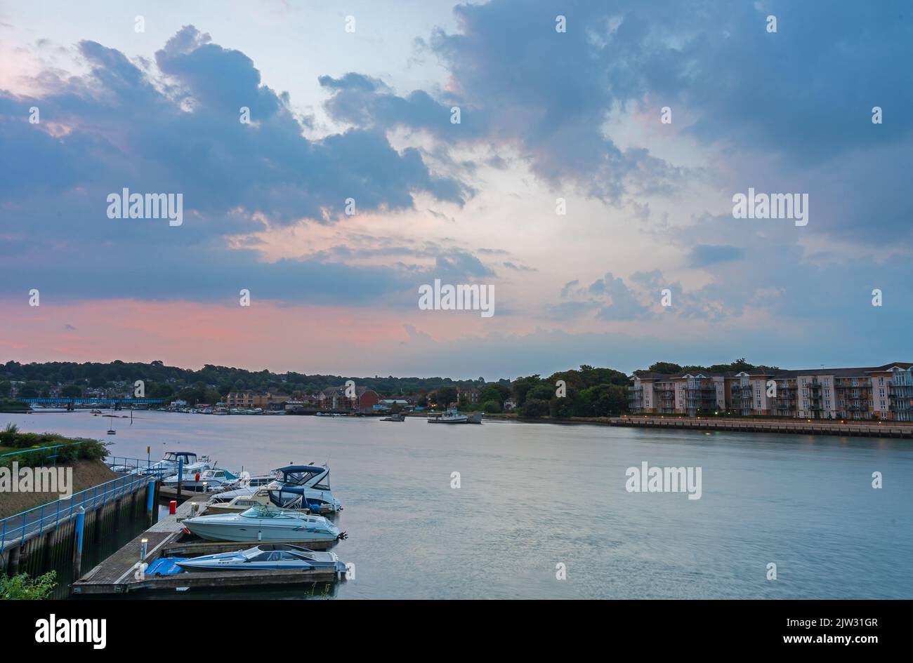 Nuvole sul fiume Itchen a St denys, Southampton, Regno Unito Foto Stock