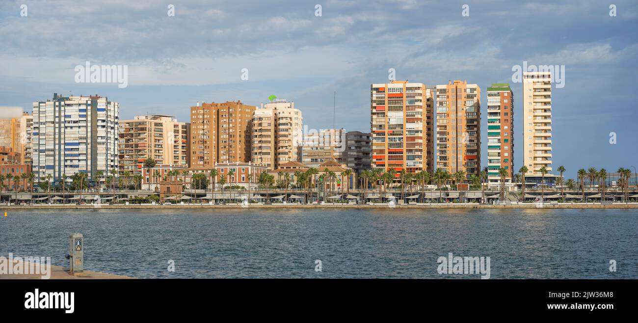 Città di Malaga. Porto di Malaga, Muelle uno. La Malagueta, paseo de la farola. Malaga, andalusia, Spagna. Foto Stock