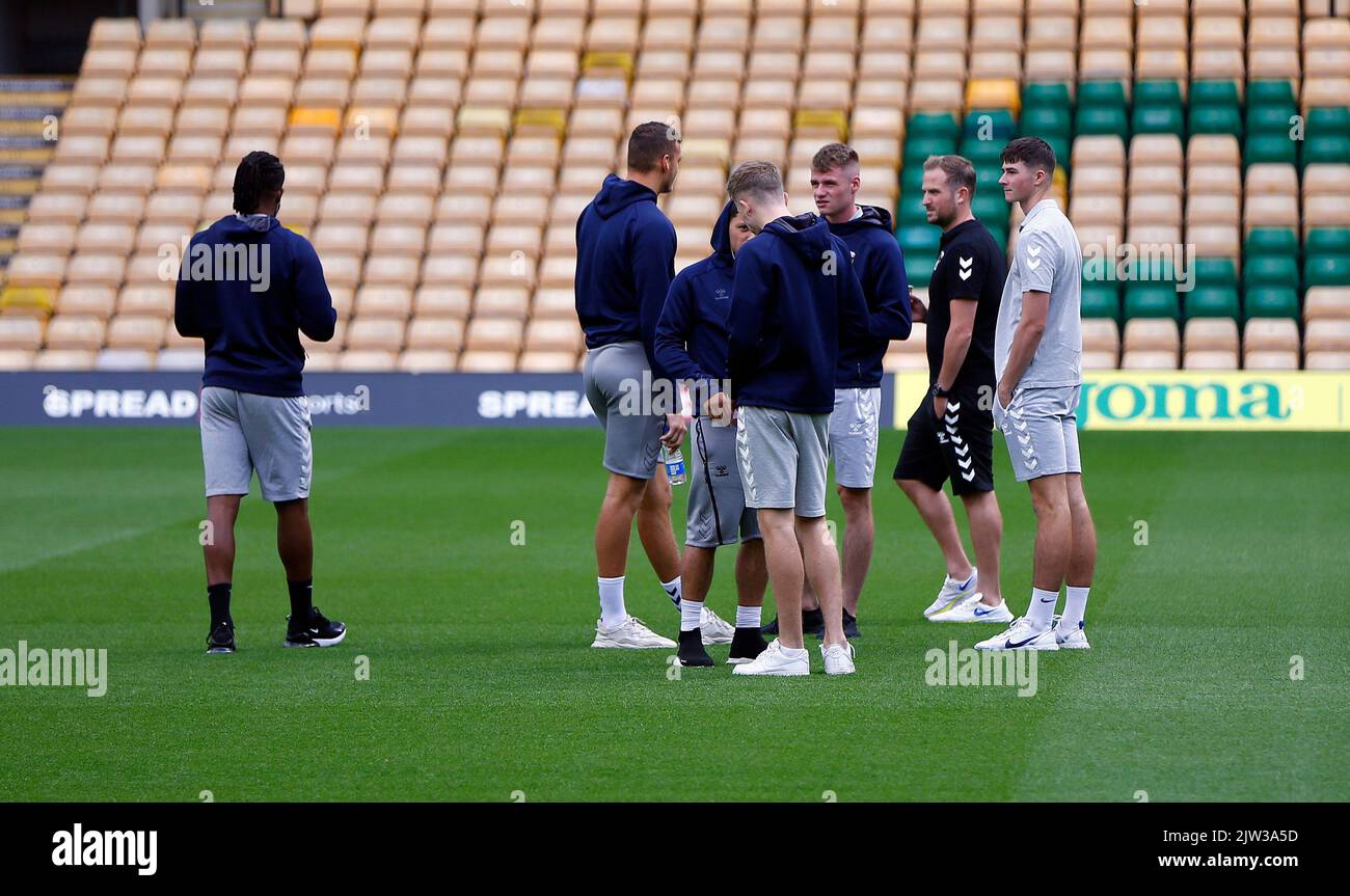 Norwich, Regno Unito. 03rd Set, 2022. I giocatori di Coventry sul campo prima della partita del Campionato Sky Bet tra Norwich City e Coventry City a Carrow Road il 3rd 2022 settembre a Norwich, Inghilterra. (Foto di Mick Kearns/phcimages.com) Credit: PHC Images/Alamy Live News Foto Stock