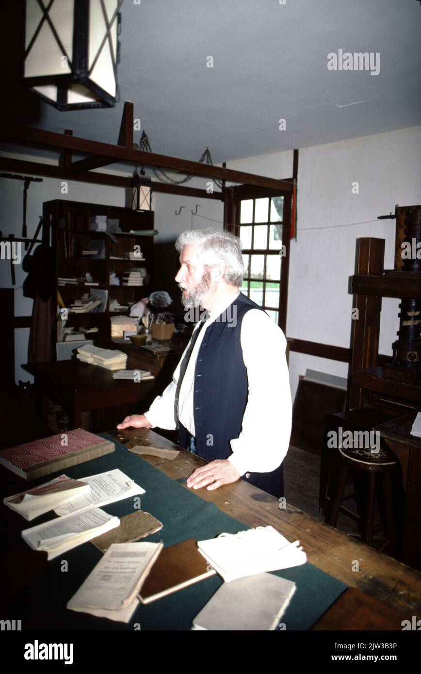Williamsburg, California. USA 9/1987. Stampante coloniale e raccoglitore. Foto Stock