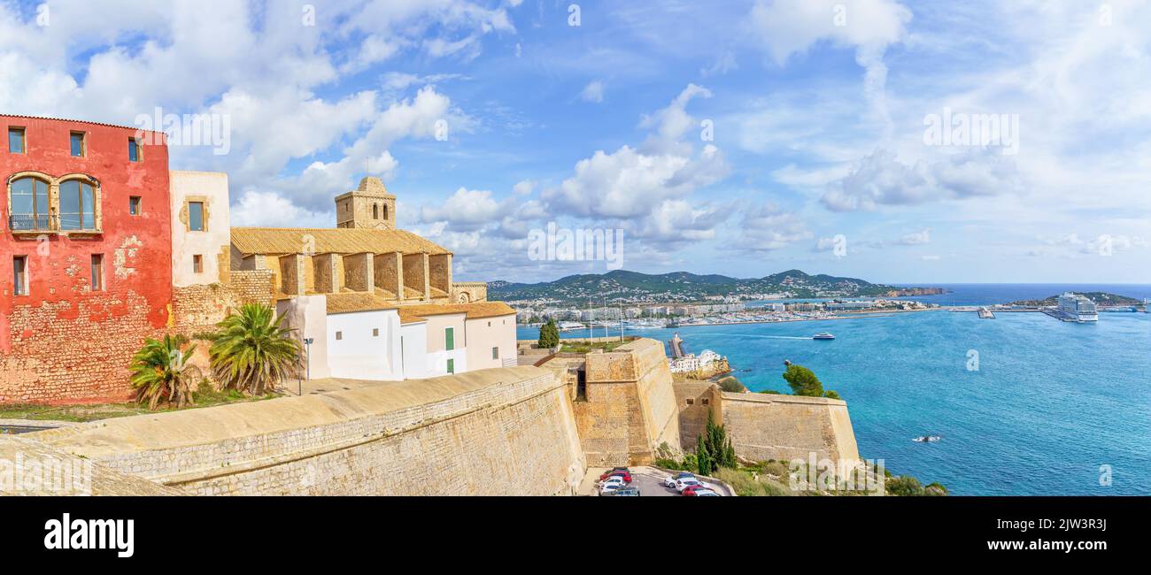 Paesaggio con la città di Eivissa, isola di Ibiza, Spagna Foto Stock