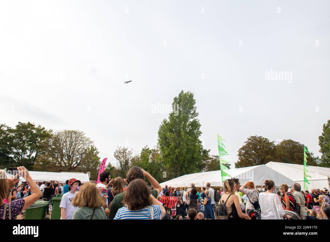 Wallingford, Inghilterra, 3rd settembre 2022. Il passato del BBMF Lancaster PA474 Bomber, sul Wallingford Bunkfest, che si tiene nel Kinecroft, un festival annuale unico per famiglie. Credit Lu Parrott/Alamy Live News Foto Stock