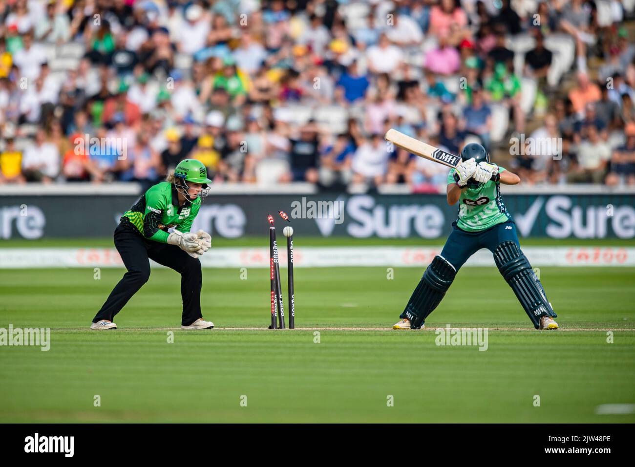 LONDRA, REGNO UNITO. 03rd Settembre 2022. Carla Rudd di Southern Brave prende il wicket di Kira Chathli di ovale Invincibles durante la finale delle cento Donne - ovale Invincibles vs Southern Brave al Lord's Cricket Ground sabato 03 settembre 2022 a LONDRA INGHILTERRA. Credit: Taka G Wu/Alamy Live News Foto Stock