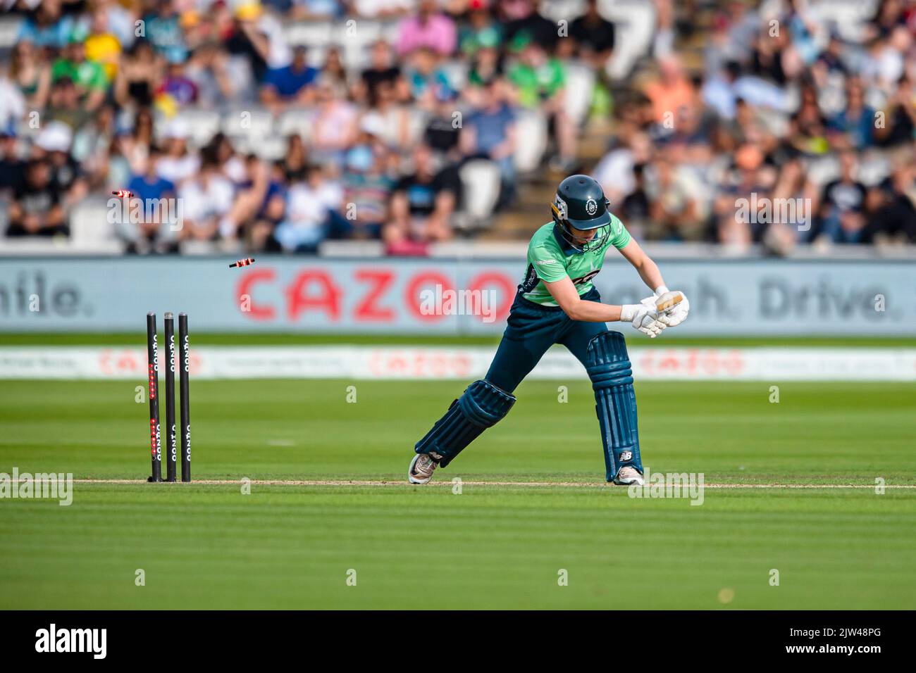 LONDRA, REGNO UNITO. 03rd Settembre 2022. Mady Villiers di Oval Invincibles ha perso il suo wicket a Lauren Bell di Southern Brave durante la finale di Hundred Women - Oval Invincibles vs Southern Brave al Lord's Cricket Ground sabato 03 settembre 2022 a LONDRA INGHILTERRA. Credit: Taka G Wu/Alamy Live News Foto Stock