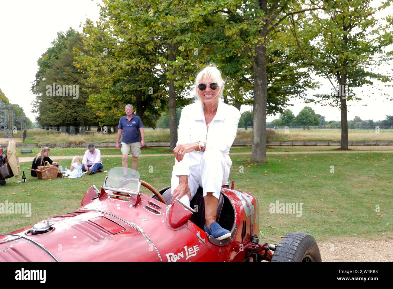 I Concours of Elegance hanno riunito ancora una volta una selezione di 60 delle auto più rarissime di tutto il mondo – molte delle quali non saranno mai state viste prima nel Regno Unito. Molte delle vetture Concours parteciperanno anche a un tour di 2 giorni in auto nei giorni che si protranno per l'evento principale di Concours. Il vincitore del Concours of Elegance non viene selezionato da una giuria, ma dagli stessi proprietari delle vetture. A ciascun partecipante viene chiesto di votare sugli altri modelli esposti per decidere quale vettura è considerata come la ‘migliore di spettacolo’. Foto Stock