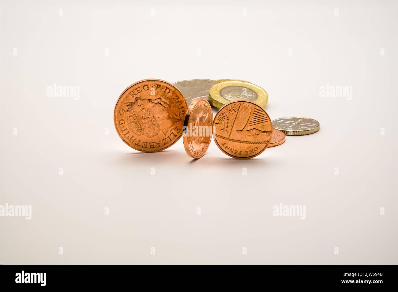 Dettaglio primo piano di monete in sterline britanniche lucenti Foto Stock
