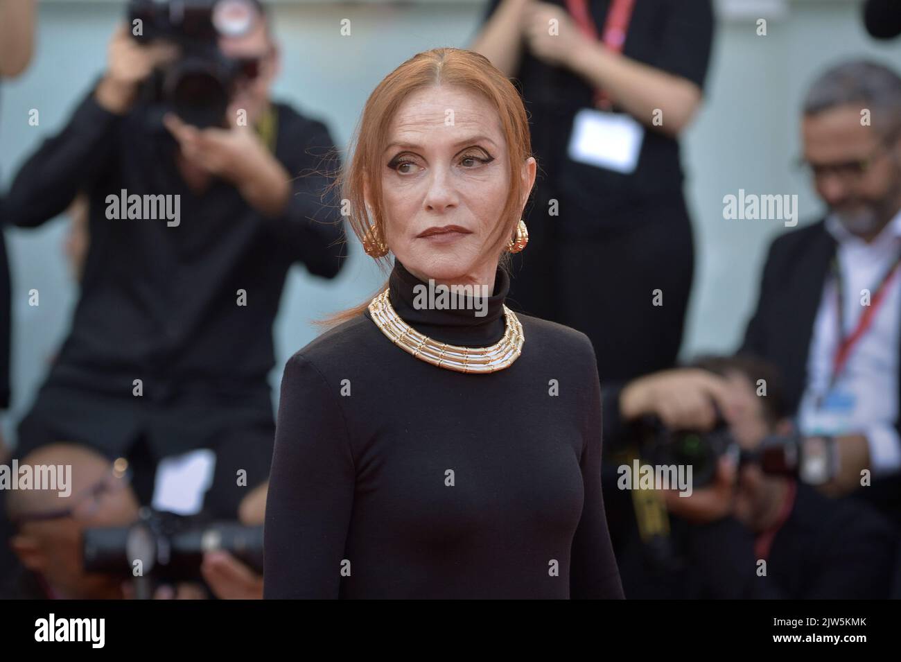 Venezia, Italia. 03rd Set, 2022. VENEZIA, ITALIA - 03 SETTEMBRE: Isabelle Huppertl partecipa al tappeto rosso 'Argentina, 1985' al 79th° Festival Internazionale del Cinema di Venezia, il 03 settembre 2022 a Venezia. Credit: dpa/Alamy Live News Foto Stock