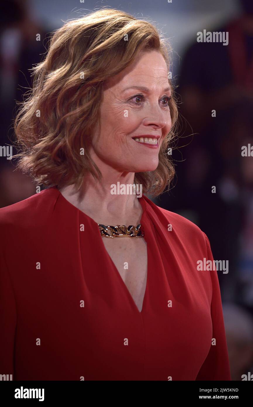 Venezia, Italia. 03rd Set, 2022. VENEZIA, ITALIA - SETTEMBRE 03:Sigourney Weaver partecipa al tappeto rosso 'Argentina, 1985' al 79th° Festival Internazionale del Cinema di Venezia, il 03 settembre 2022 a Venezia. Credit: dpa/Alamy Live News Foto Stock