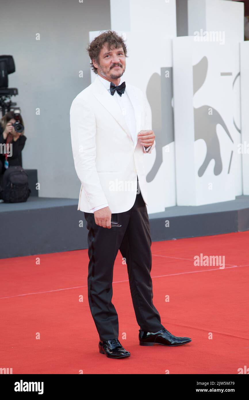 VENEZIA, ITALIA. 3 settembre 2022: Pedro Pascal in prima assoluta di 'Argentina 1985' al 79th° Festival Internazionale del Cinema di Venezia. Foto: Kristina Afanasyeva/Caratteristuflash Credit: Paul Smith/Alamy Live News Foto Stock