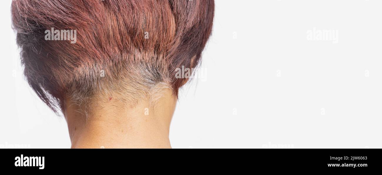 Donna asiatica di mezza età preoccupazione per i capelli grigi in menopausa. Foto Stock