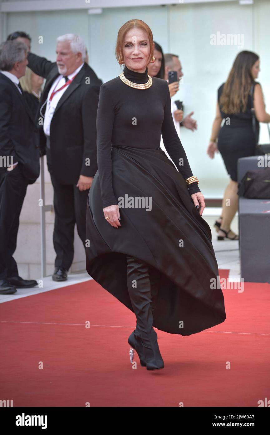 Sabelle Huppert partecipa al tappeto rosso 'Argentina, 1985' al 79th° Festival Internazionale del Cinema di Venezia, sabato 3 settembre 2022 a Venezia. Foto di Rocco Spaziani/UPI Foto Stock