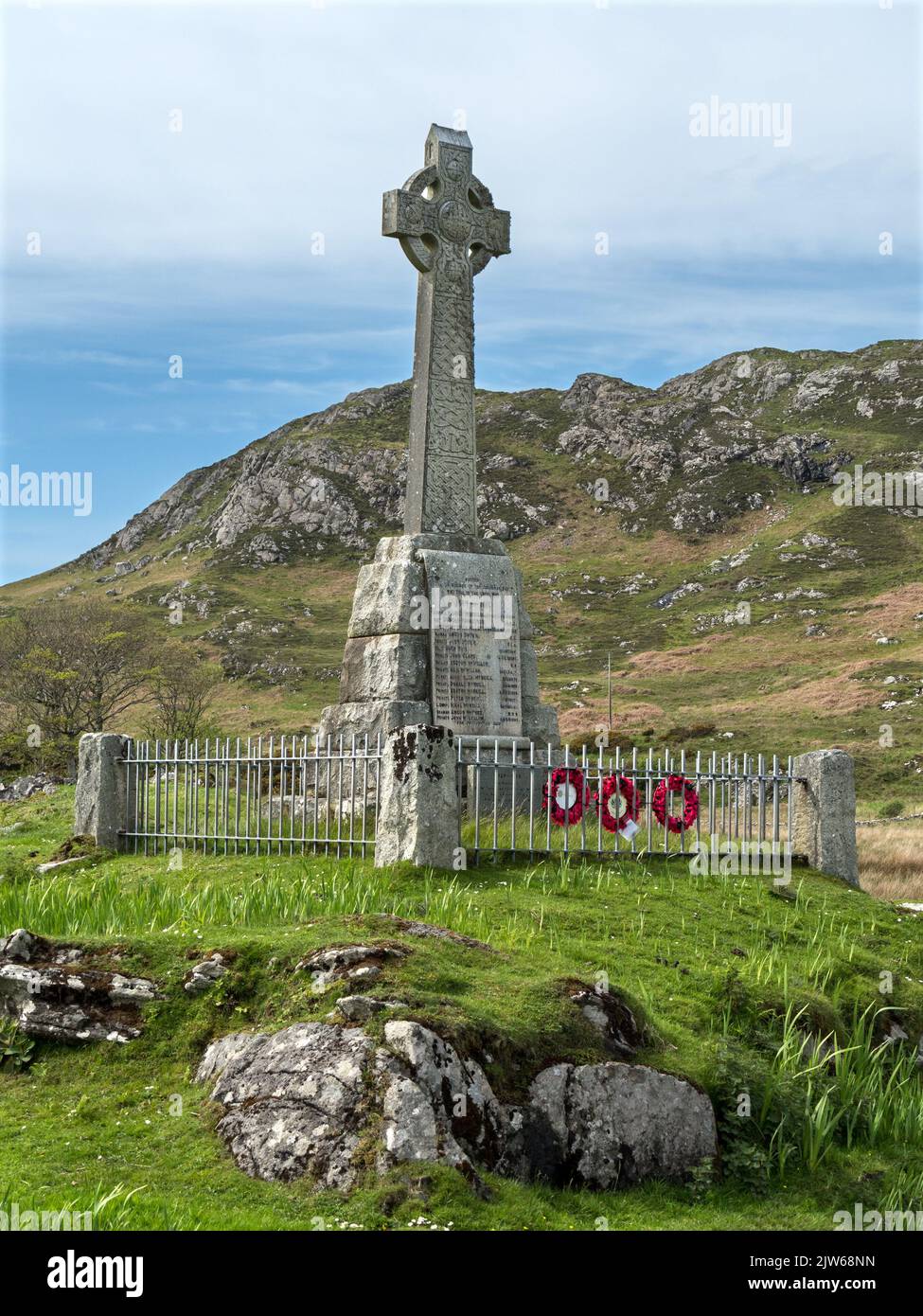 Colonsay War Memorial a Scalasaig sulla remota isola di Ebridean di Colonsay, Scozia, Regno Unito Foto Stock