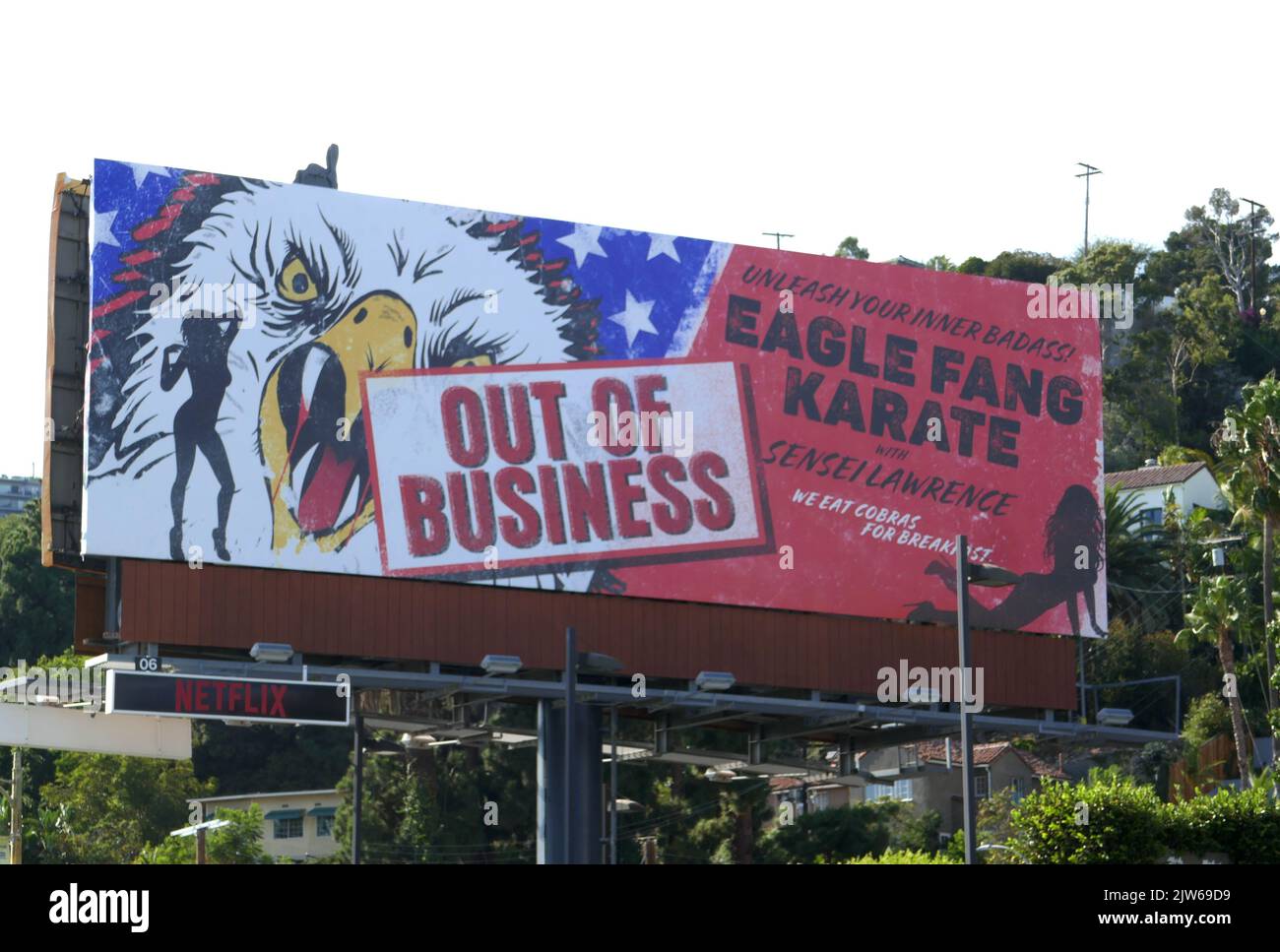 Los Angeles, California, USA 3rd settembre 2022 Cobra Kai Billboard su Sunset Blvd il 3 settembre 2022 a Los Angeles, California, USA. Foto di Barry King/Alamy Stock Photo Foto Stock