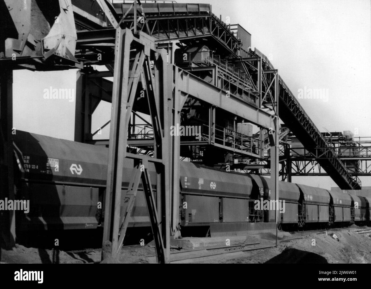 Immagine del trasbordo di minerale di ferro su carri merci (Open self-Lossers type fals) della N.S. Foto Stock