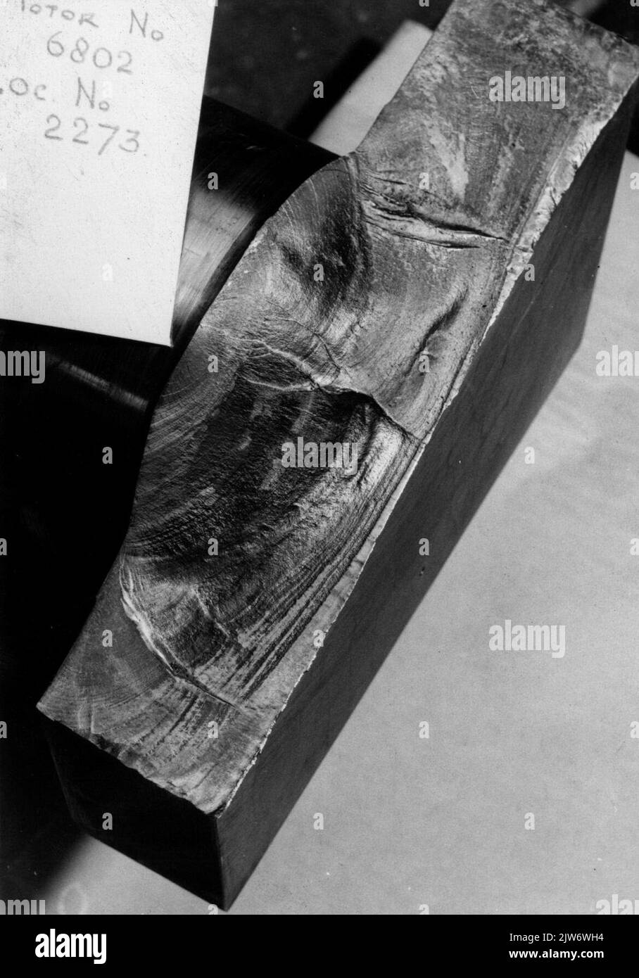 Immagine della cresta rotta di un albero motore dalla locomotiva Diesel-elettrica N. 2273 (serie 2200/2300) del N.S. Nel laboratorio principale di Tilburg. Foto Stock