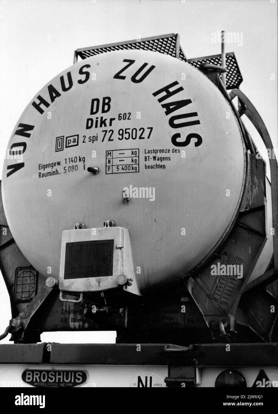 Immagine del trasporto del burro di cacao da Westzaan ad Amsterdam: Scatola di carico su un camion. Foto Stock