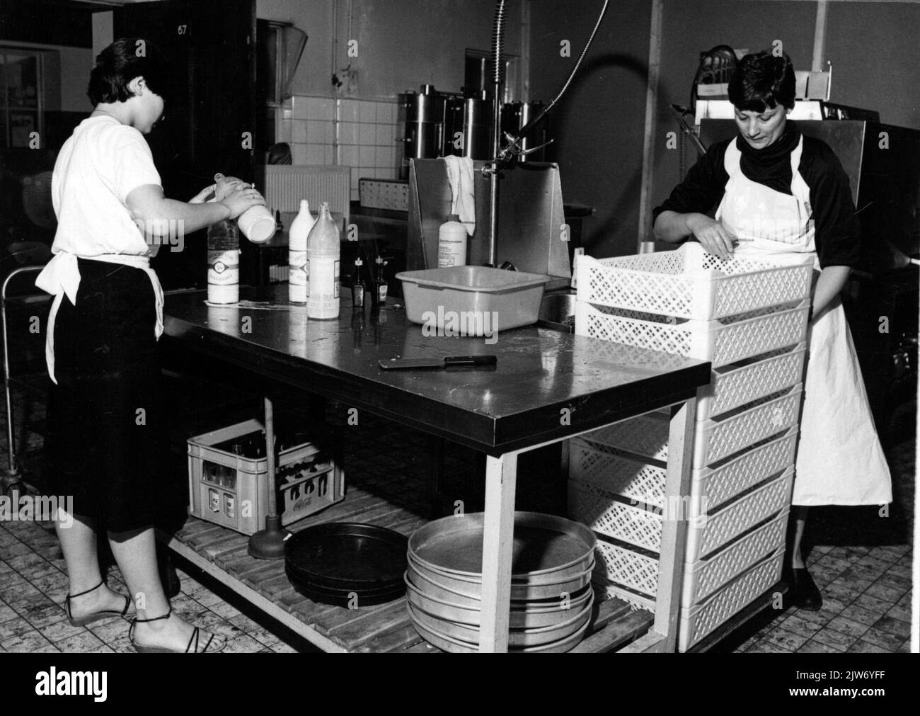 Interno della cucina nell'edificio principale III (HGB III, Moreelsepark) del N.S. di Utrecht: Cucina di risciacquo. Foto Stock