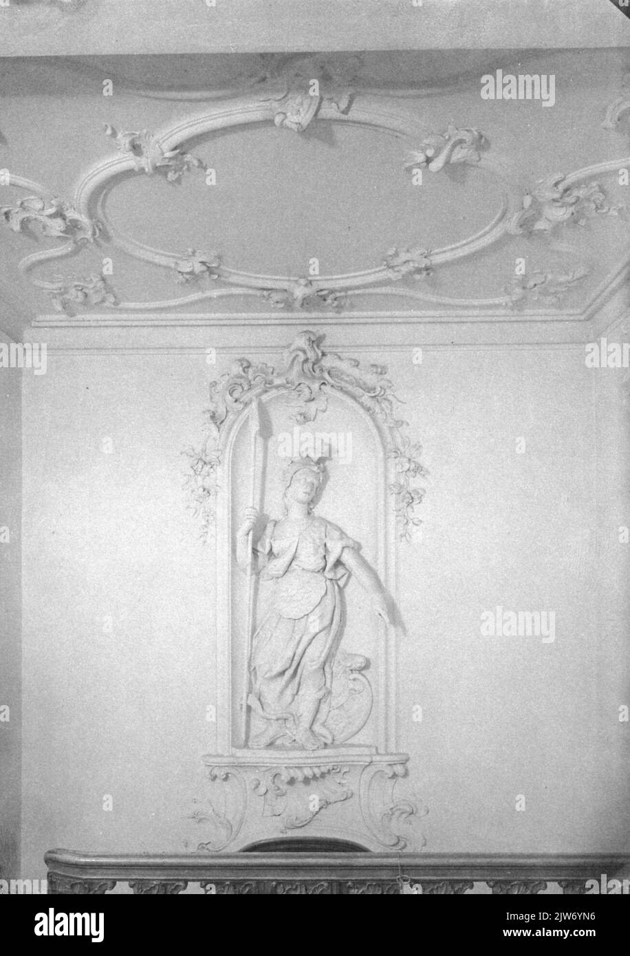 Interno del Vreedenhoff Landhuis (Rijksstraatweg 53) a Nieuwersluis (comune di Loenen aan de Vecht): L'immagine della dea Minerva nella scala. Foto Stock