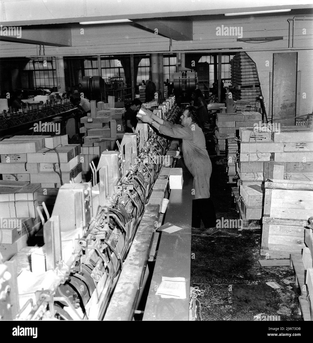 Interieur van Drukkerij J. van Boekhoven N.V. (Begijnehof 7) a Utrecht, durante la stampa del 1970 Spoorboekje per il N.S. Foto Stock