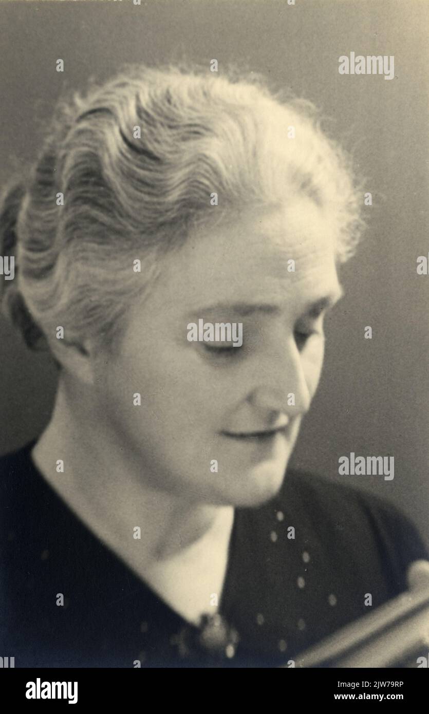 Ritratto della signora A.W. DENUS, nato nel 1892, insegnante di inglese al Stedelijk Gymnasium di Utrecht (1923-1945). Foto Stock
