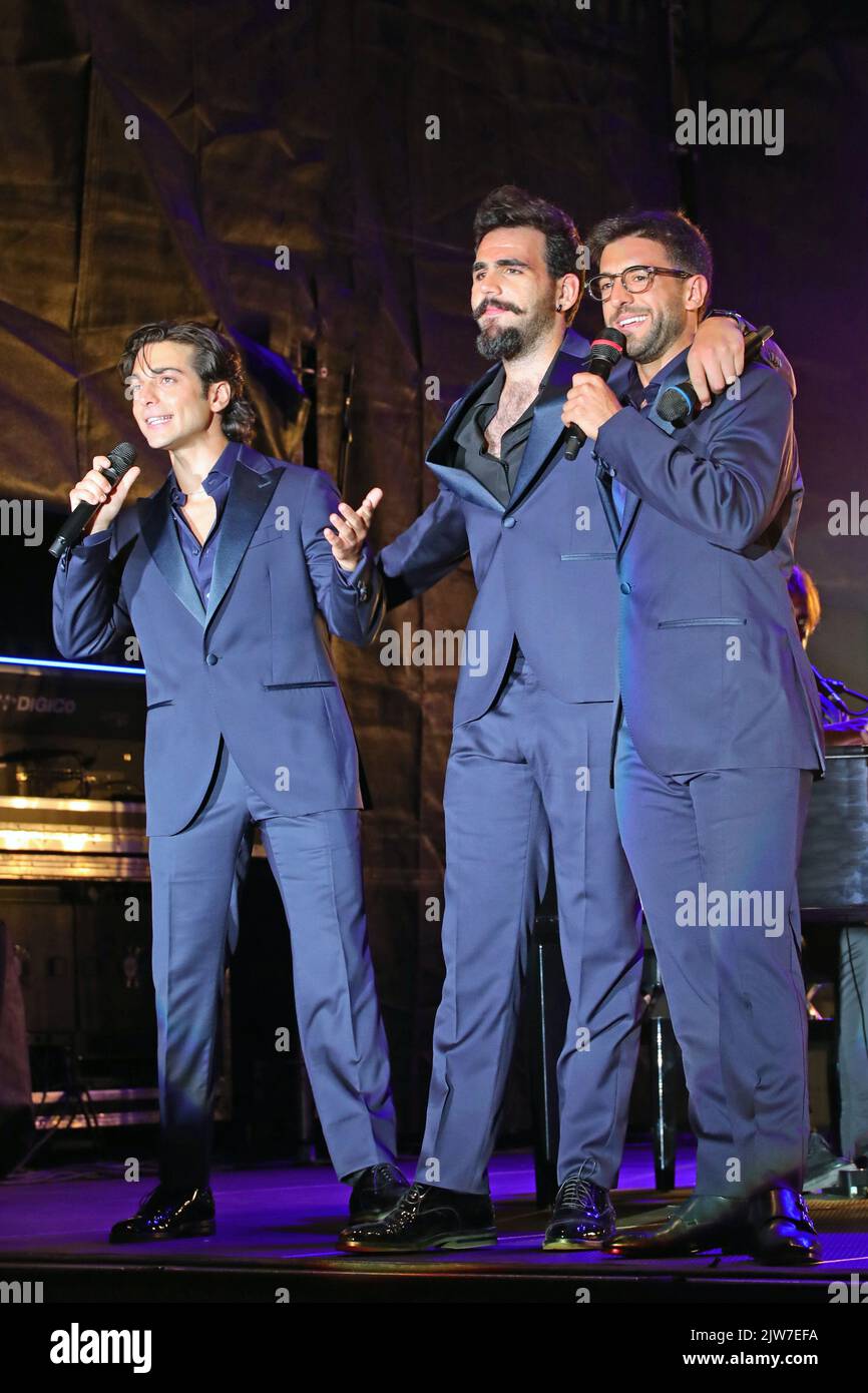 Vicenza, VI, Italia - 3 settembre 2022: Cantanti italiani GINOBLE, BOSCHETTO, BARONE durante il concerto dal vivo del Trio il volo Foto Stock