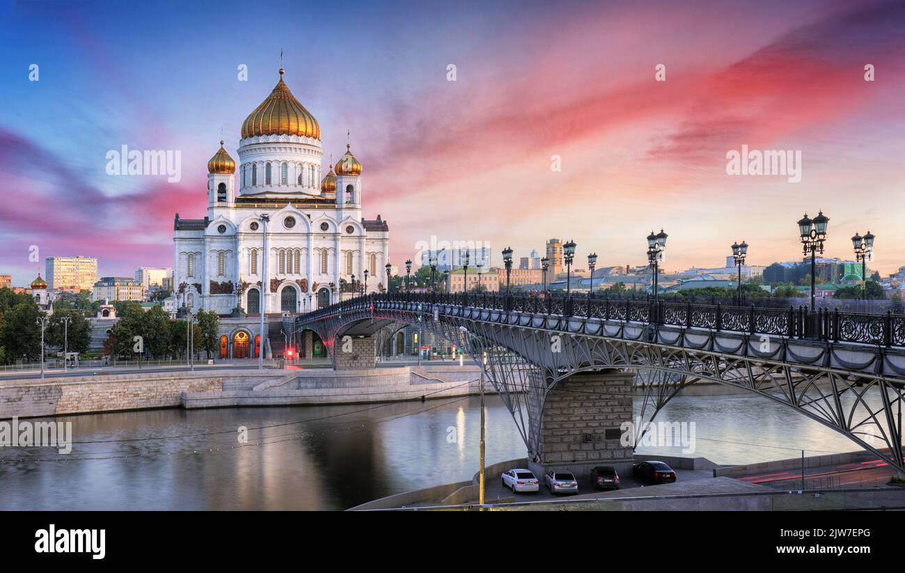 Mosca, Russia - Tramonto vista della Cattedrale di Cristo Salvatore Foto Stock