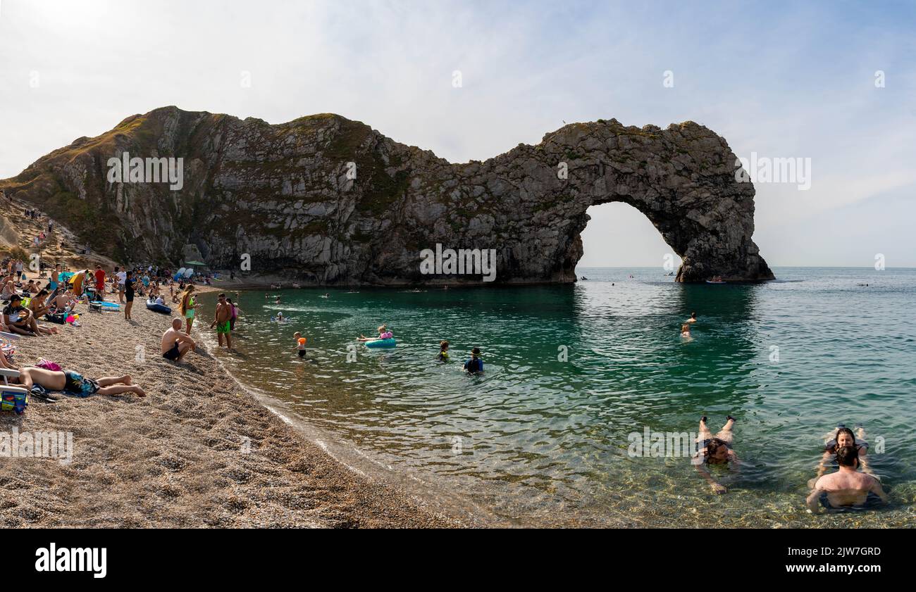 Porta di Durdle, Lulworth station wagon, Lulworth Cove, Dorset, Regno Unito Foto Stock