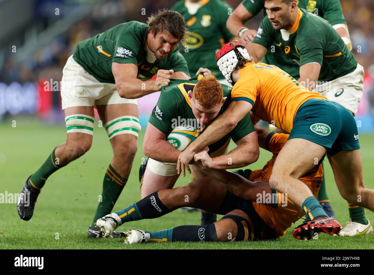 SYDNEY, AUSTRALIA - SETTEMBRE 3: Steven Kitshoff del Sud Africa corre la palla durante la partita di Rugby Championship tra l'Australia Wallabies e. Foto Stock