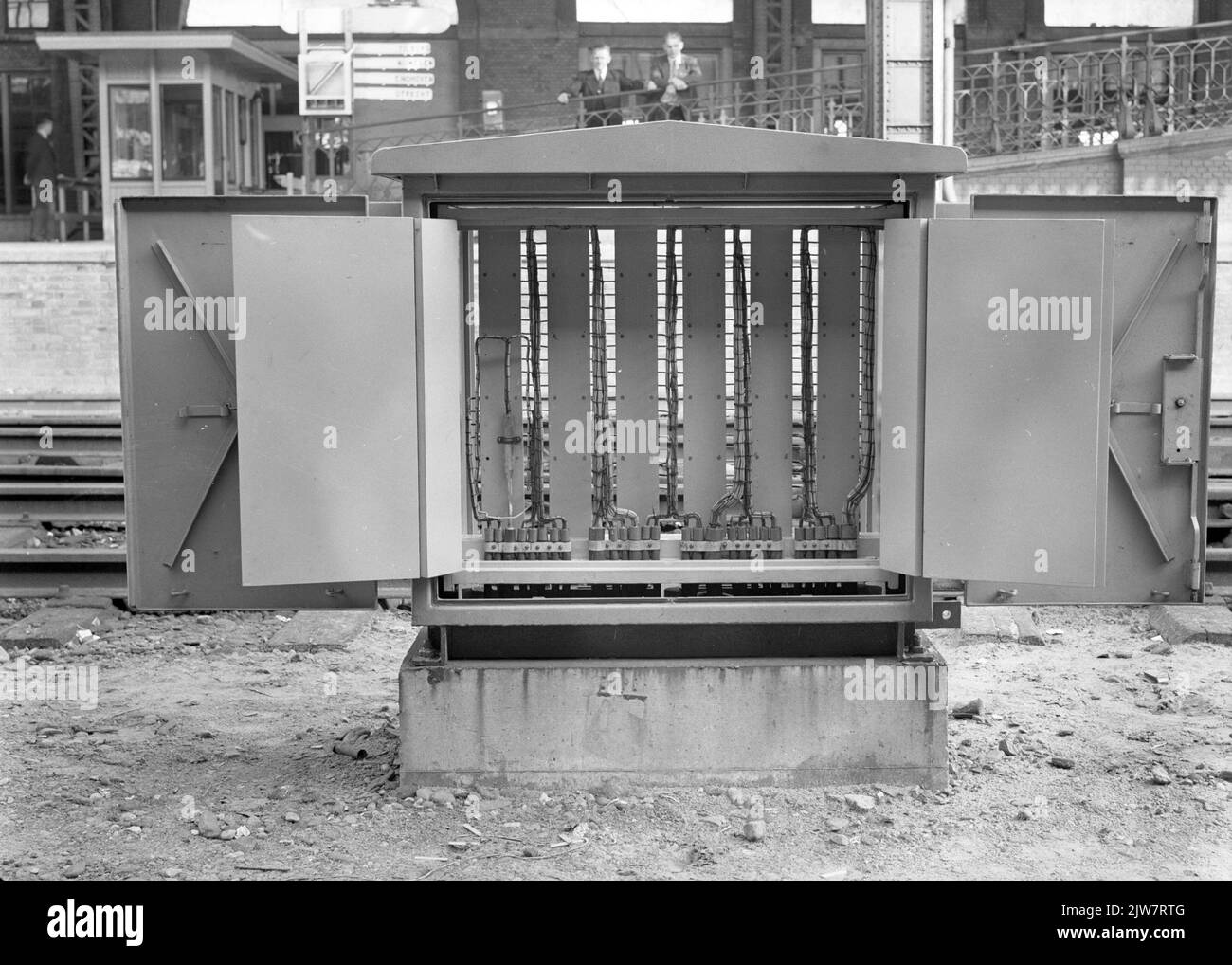 Immagine di una scatola relè aperta per la sicurezza N.X. della stazione N.S. 's-Hertogenbosch in' s-Hertogenbosch. Foto Stock