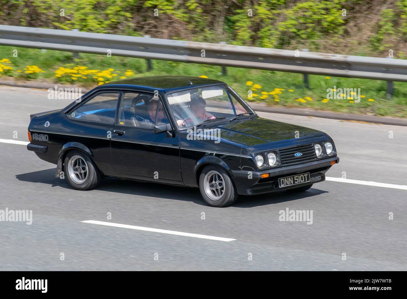 1979 70s, 70 Black FORD ESCORT RS 2000 1993cc benzina; 2dr coupé in viaggio sull'autostrada M6, Regno Unito Foto Stock