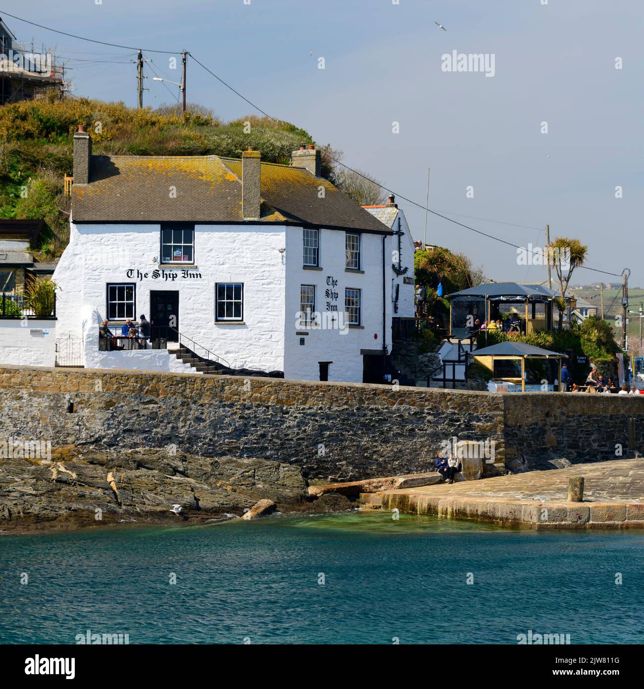 Probabilmente il miglior pub del mondo. Lo Ship inn Porthleven, uno dei pub più antichi e più belli della Cornovaglia. Foto Stock