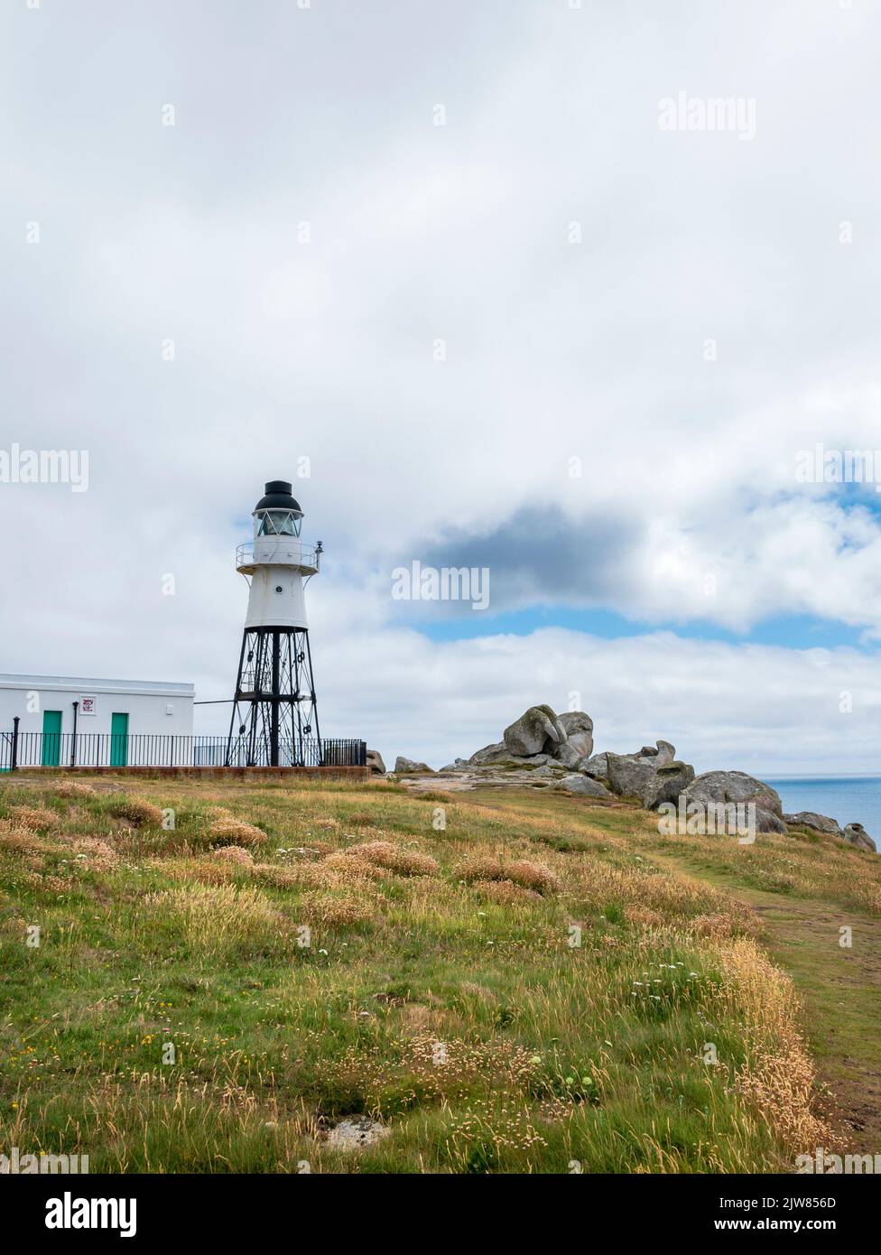 Peninnis Head Lighthouse, St Mary's, Isles of Scilly, Cornovaglia, Inghilterra, REGNO UNITO. Foto Stock