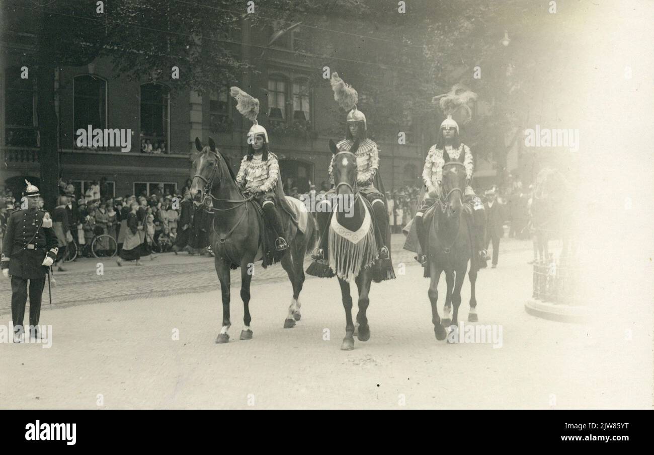 Immagine della sfilata di masquerade con il tema Ichnaton, in occasione del 58th° anniversario (290th° anniversario) dell'Università di Utrecht, su Domplein. Foto Stock